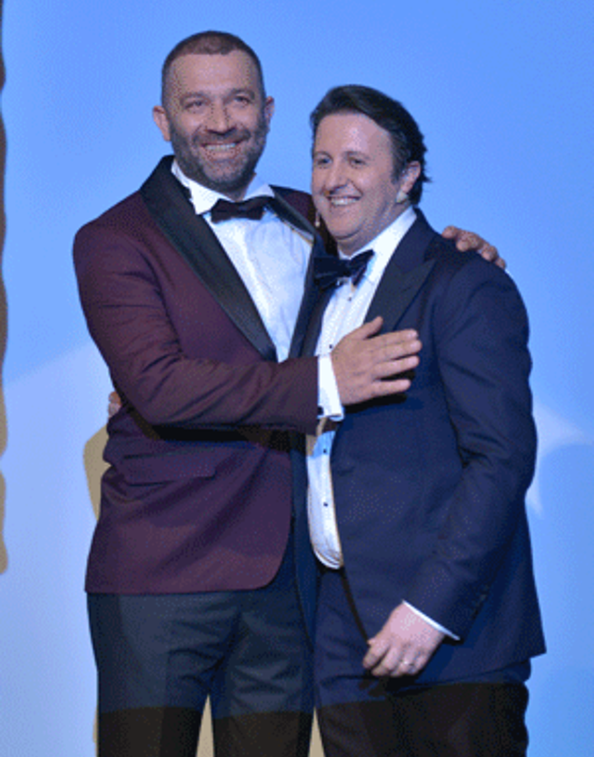 Dubai'de mahsur kalmışlardı! Ünlü oyuncular Şevket Çoruh ve İlker Ayrık'tan haber var! - Resim : 1