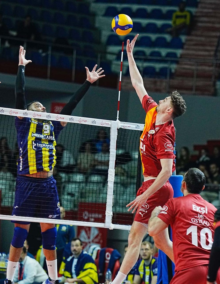 Galatasaray derbide Fenerbahçe’yi yıktı! Final biletini kaptı - Resim : 1