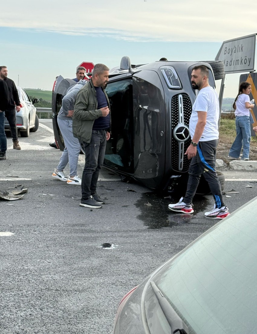 Arnavutköy'de feci kaza! Cip ile otomobil çarpıştı: 1 ölü, 4 yaralı - Resim : 1