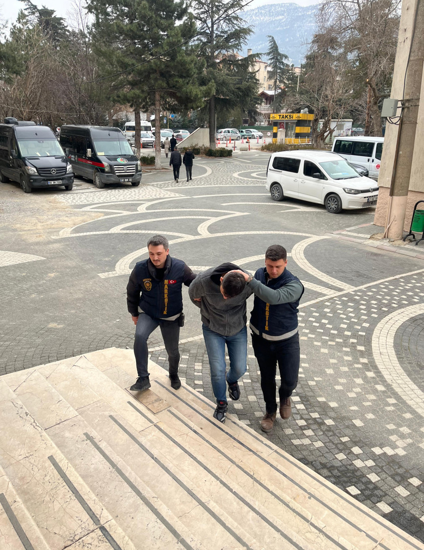 Akşehir'de uyuşturucu operasyonu: 5 bin 500 hap ele geçirildi - Resim : 1