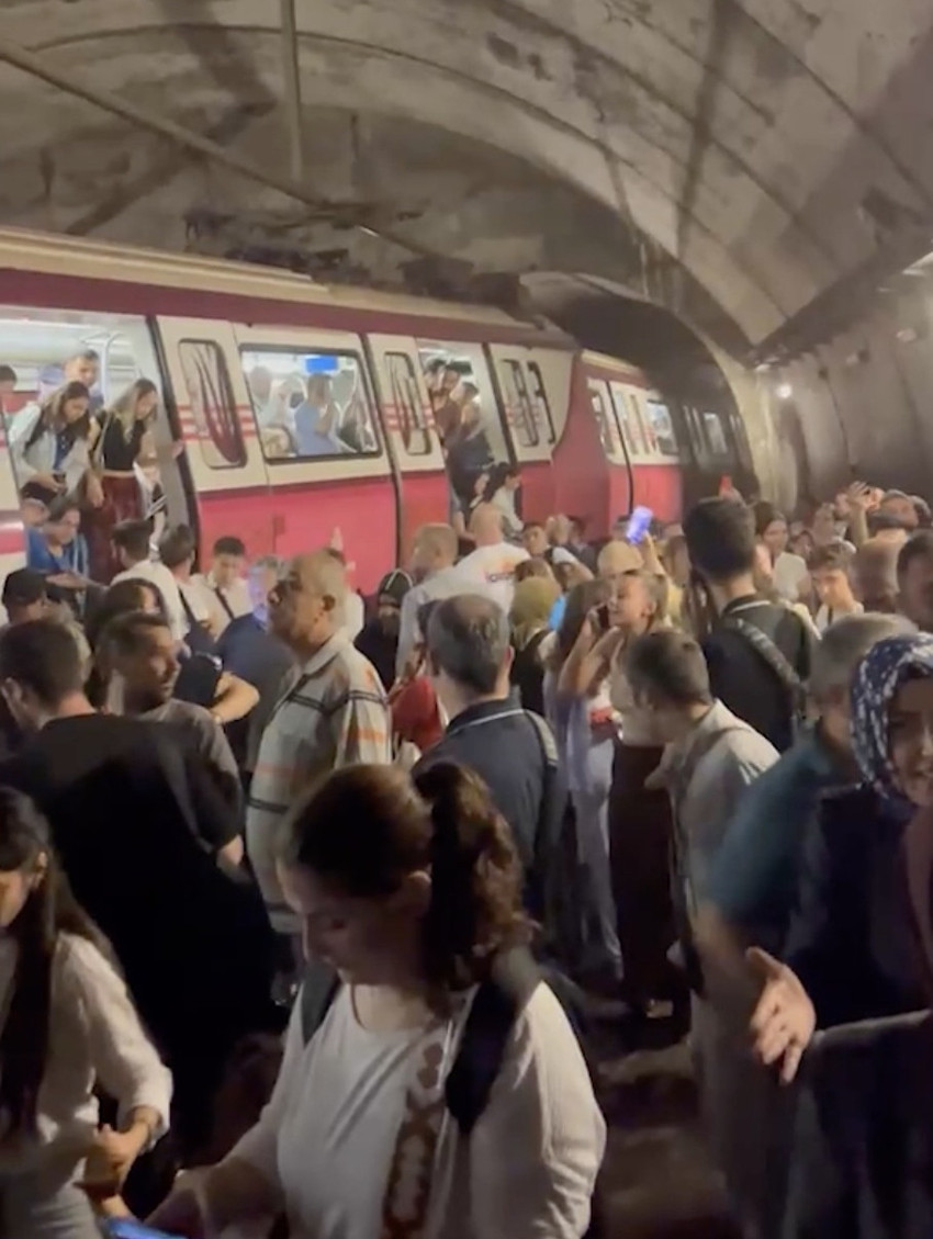 Kadıköy-Sabiha Gökçen Metrosunda korku dolu anlar: Vagon raydan Çıktı - Resim : 1