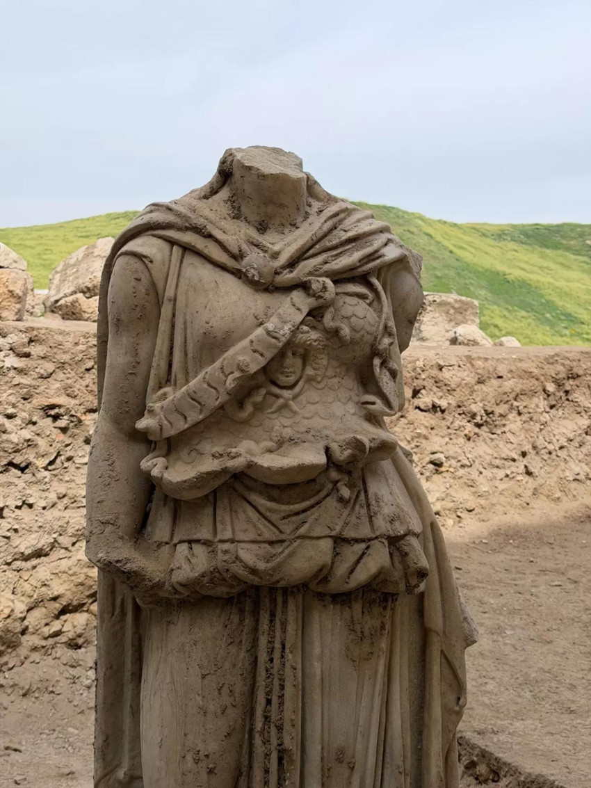 Denizli'de antik kentte tarihi keşif: 2 metrelik Athena heykeli ortaya çıkartıldı - Resim : 2