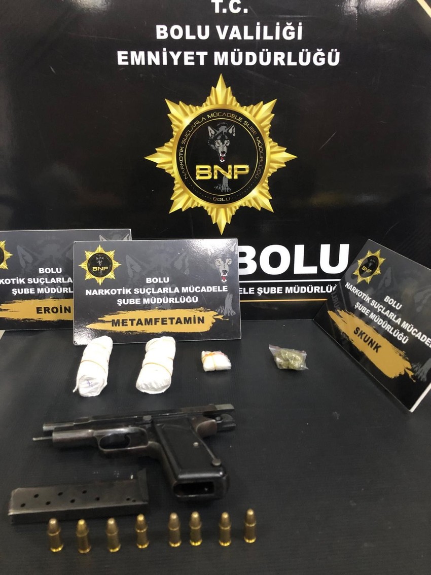 Bolu'da narkotik polisleri uyuşturucu tacirlerine göz açtırmıyor! - Resim : 1
