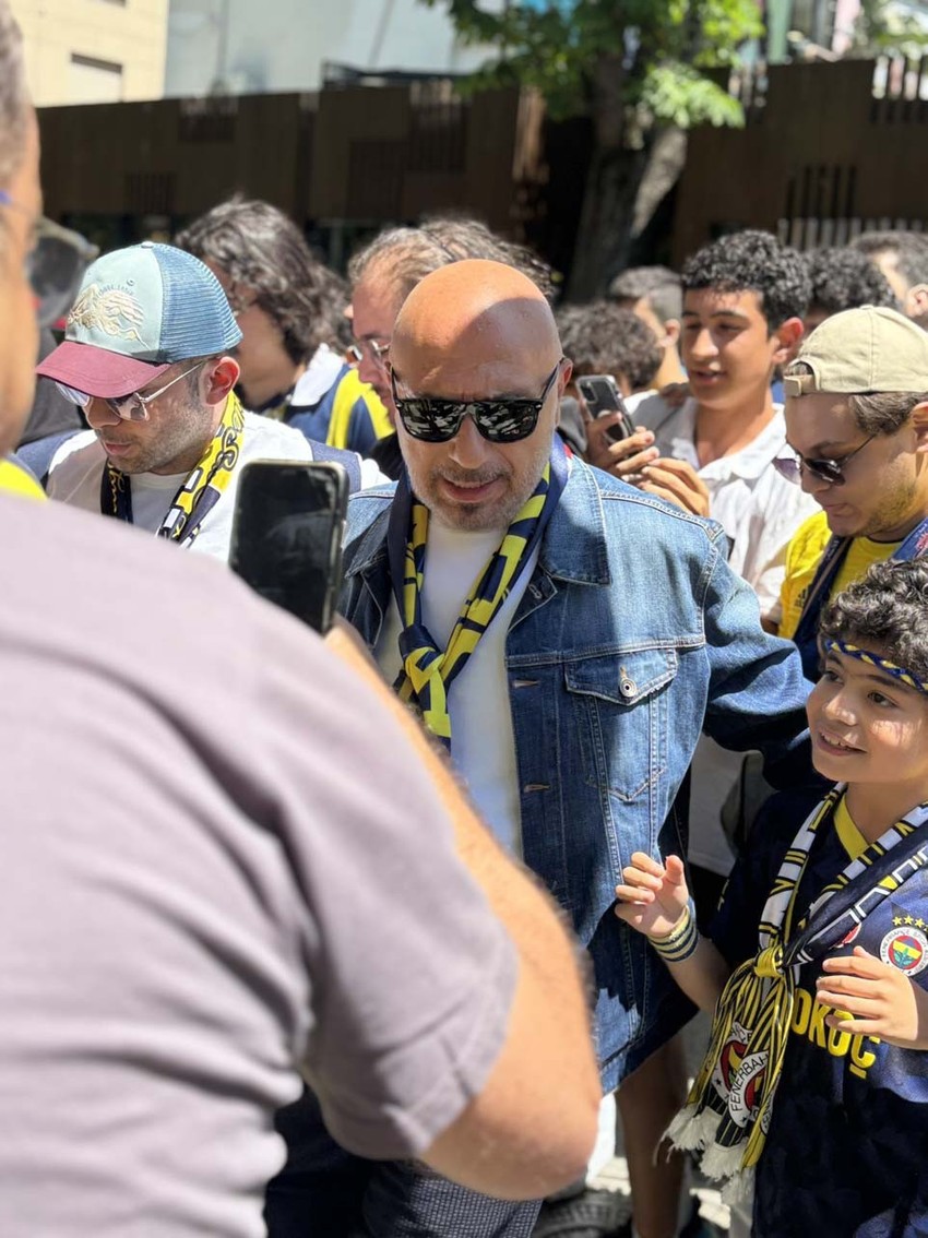 Binlerce kişi katıldı! Fenerbahçe taraftarından yürüyüş! Ali Koç ve yönetimini istifaya çağırdılar, Aziz Yıldırım'a destek oldular - Resim : 3