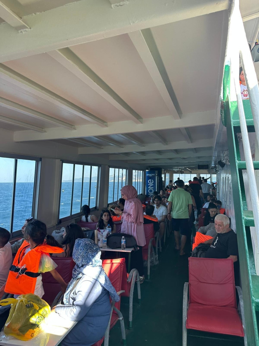 Feribotta yangın paniği: Ekipler 200 yolcu için seferber oldu - Resim : 2