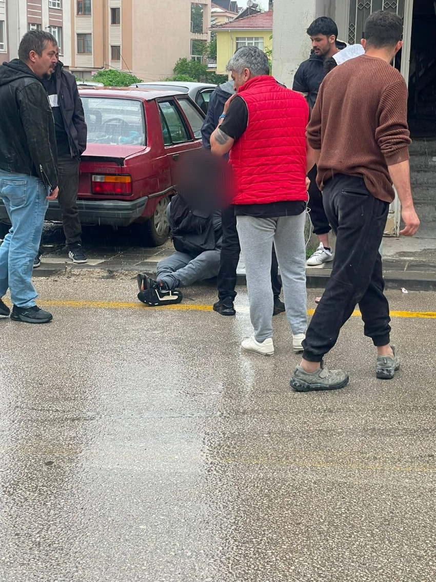 Sokakta taşkınlık yaptı: Kendisini uyaran polise saldırdı! - Resim : 1