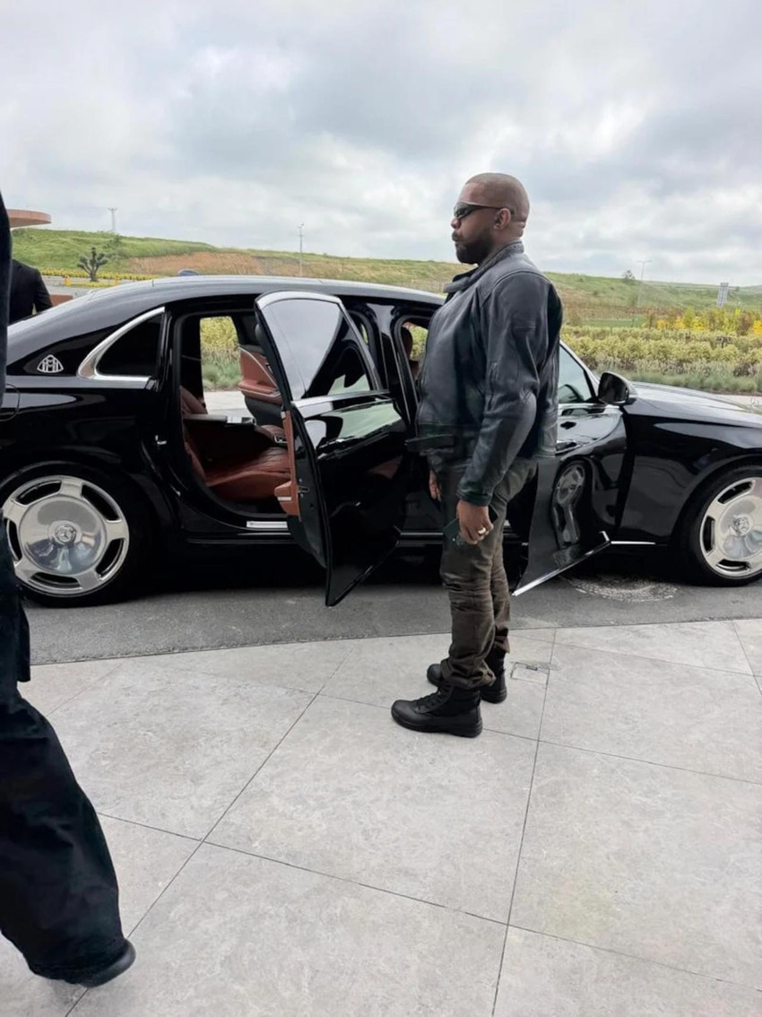 Kanye West İstanbul'u kilitledi! &Ccedil;orap bin TL, kuyruk 2,5 kilometre! - Resim : 1