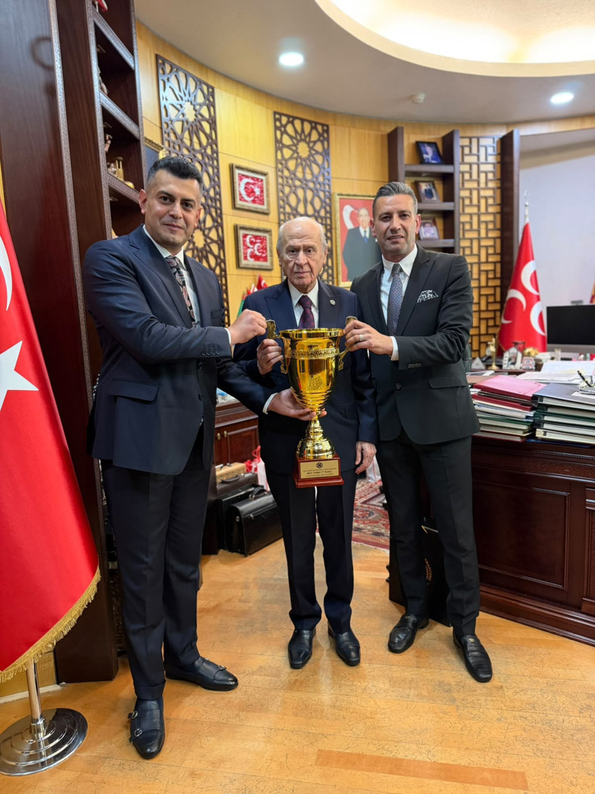 Şampiyonluk kupası Devlet Bahçeli'ye emanet! Türkiye Boks Federasyonu'ndan anlamlı ziyaret - Resim : 1