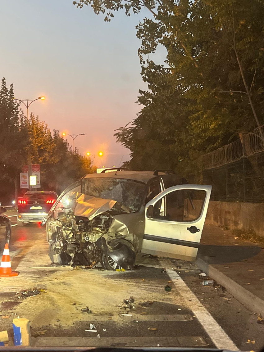 Sarıyer'de 4 otomobilin karıştığı kaza kamerada: 1 yaralı - Resim : 1