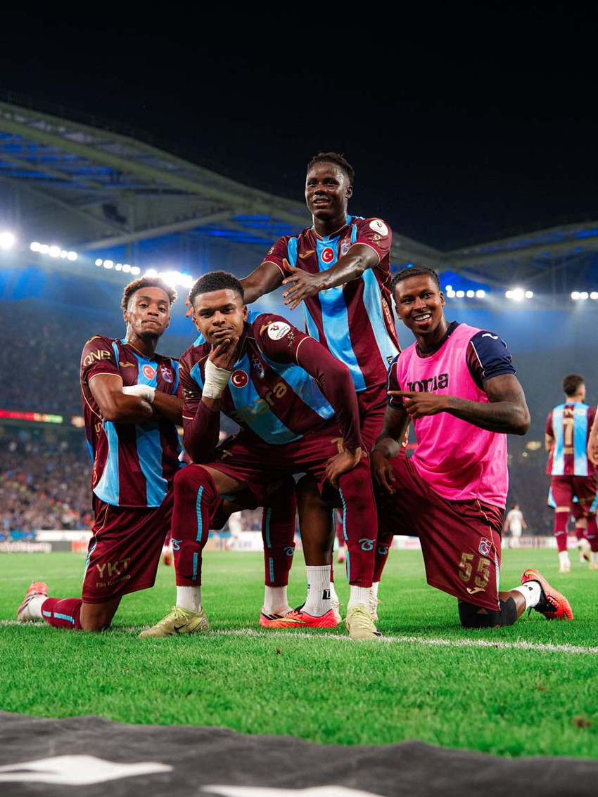 Süper Lig’de nefes kesen derbi: 4 gol, 2 kırmızı kart! Trabzonspor, Galatasaray’ı farklı yendi! Salah hat-trick yaptı - Resim : 1