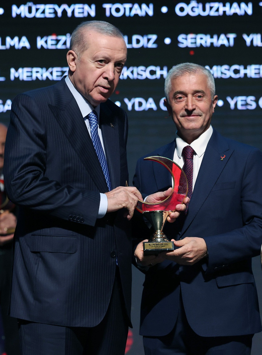 Şahinbey Belediyesi kan bağışında Türkiye birincisi oldu! Tahmazoğlu ödülü Cumhurbaşkanı Erdoğan'ın elinden aldı - Resim : 1