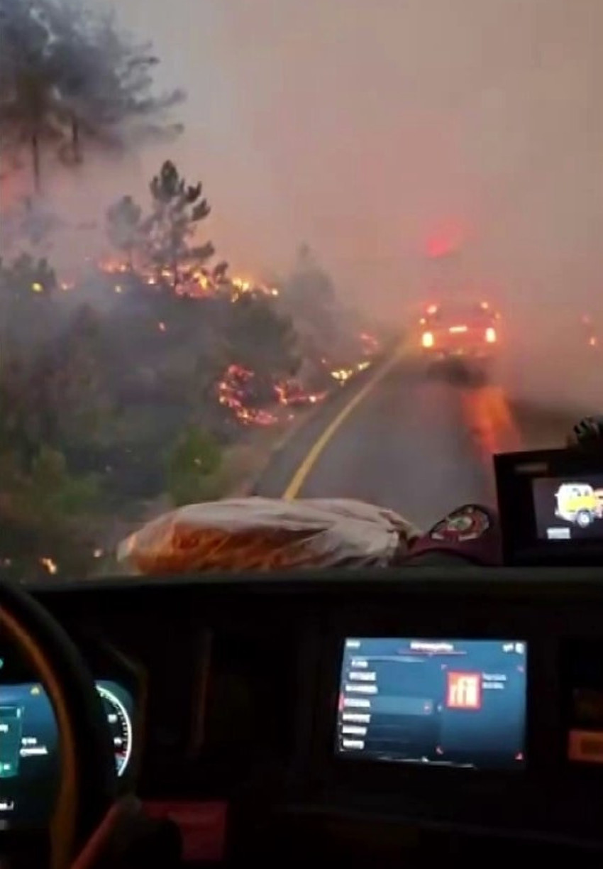 Alev çemberinin içinden geçtiler: Nefes kesen o anlar kameraya yansıdı! - Resim : 3
