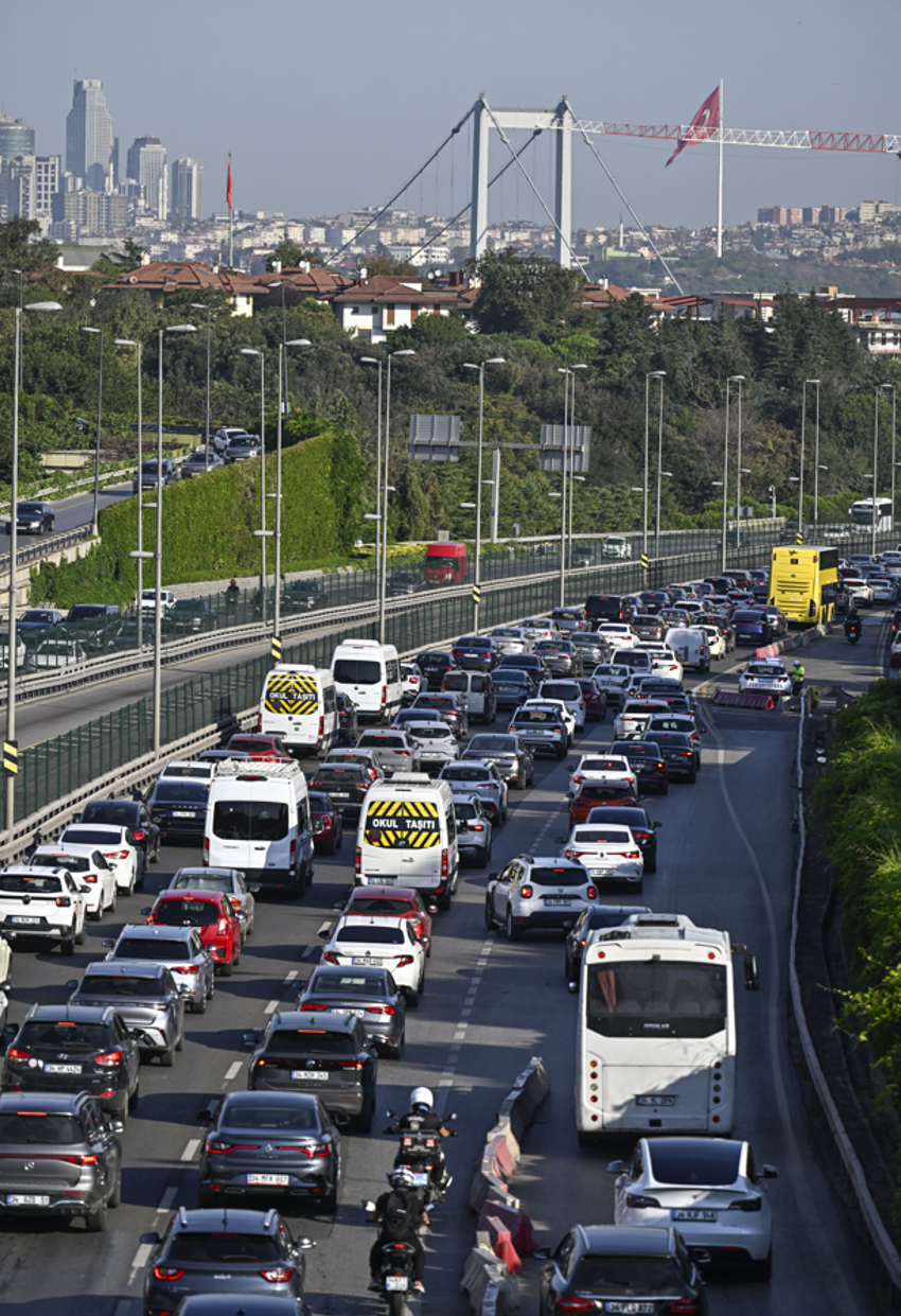İstanbul'da haftanın üçüncü iş gününde trafik yoğunluğu yaşanıyor - Resim : 1