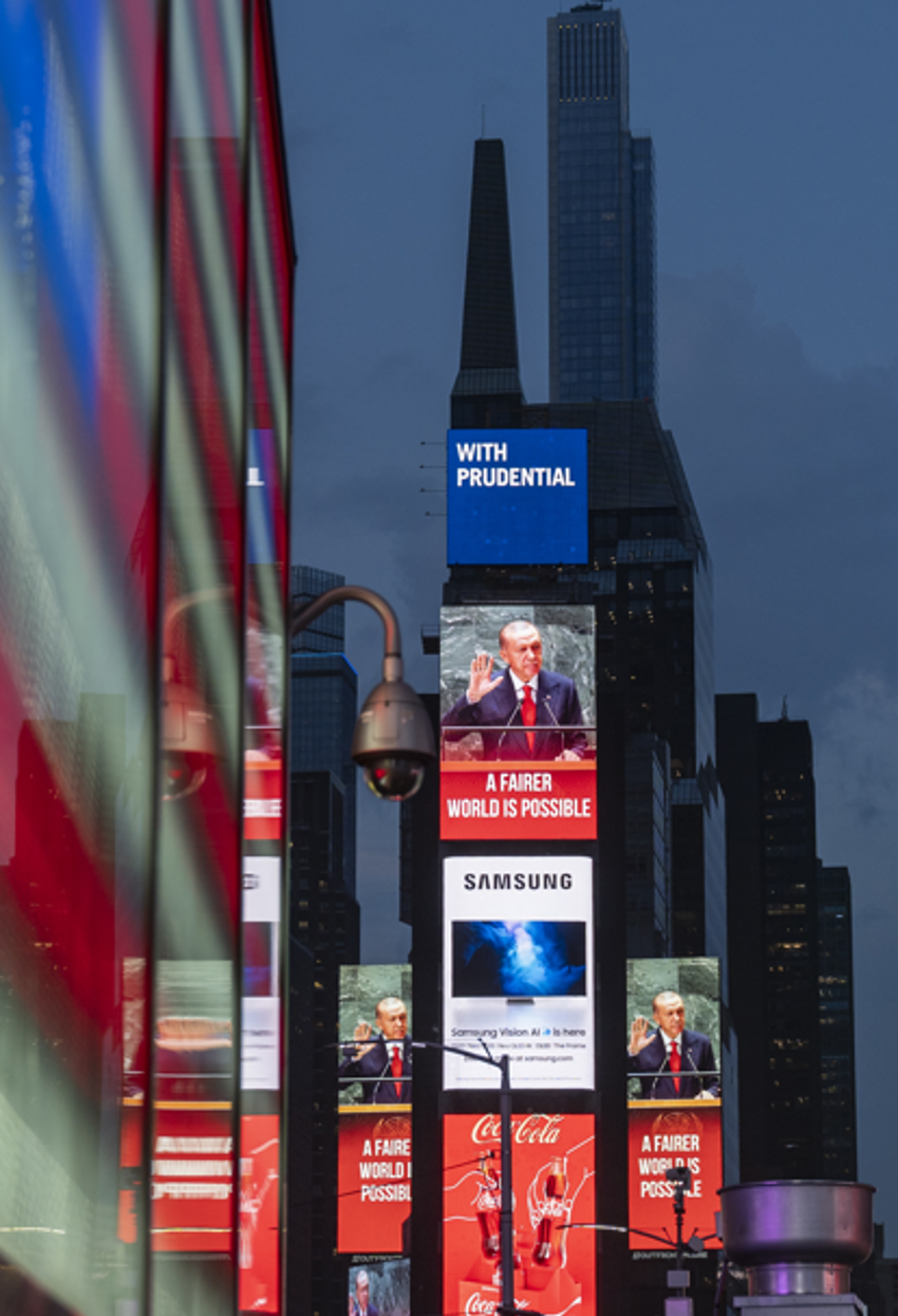 Erdoğan'ın "Dünya 5’ten büyüktür" sözü Times Meydanı'nda! - Resim : 3