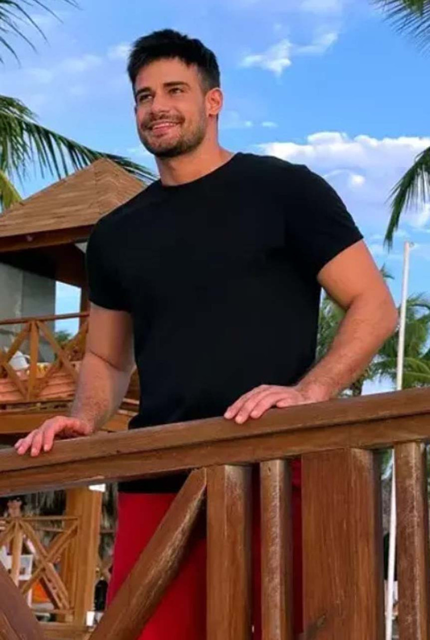 Survivor Batuhan Karacakaya’dan aşk dolu paylaşım! Romantik kare kalpleri ısıttı - Resim : 1