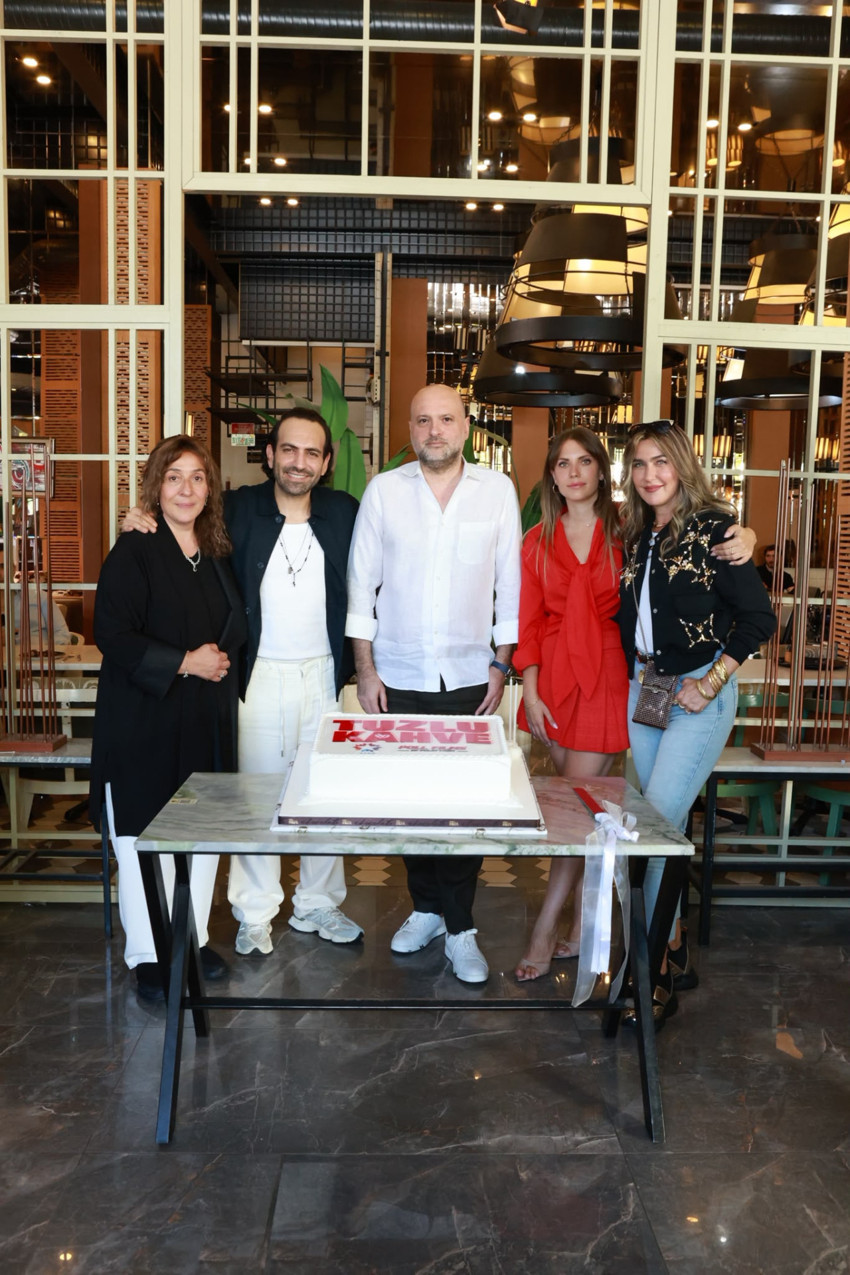 Tuzlu Kahve geliyor: İlk set gününü pasta keserek kutladılar - Resim : 2