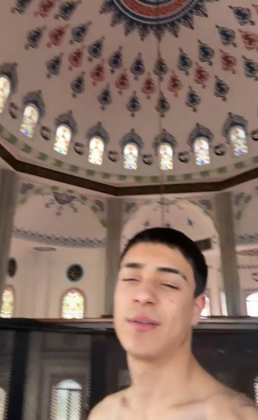 Camide skandal hareket! Camide yarı çıplak video çeken Emircan Y. yakalandı - Resim : 1