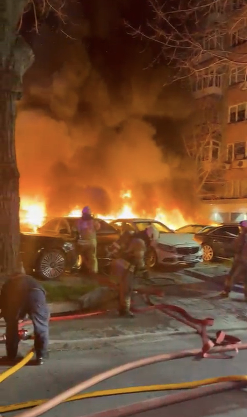 Lüks araçlar kundaklanmıştı! Saldırının arkasından 'Şapkalılar' çetesi çıktı - Resim : 4