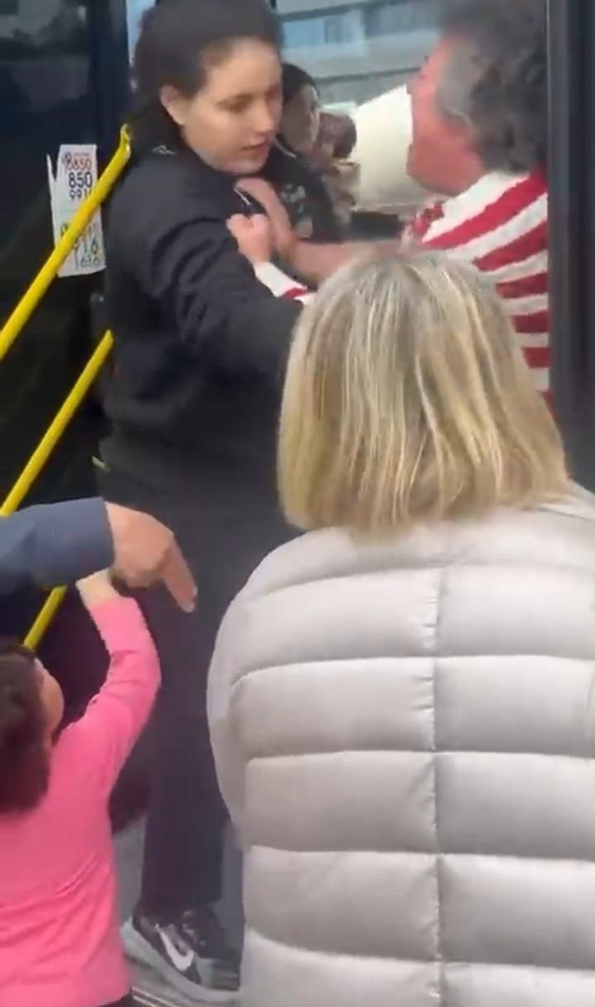 Otobüste şoke eden kavga: Kadınlar şoförün kolunu ısırdı! - Resim : 2