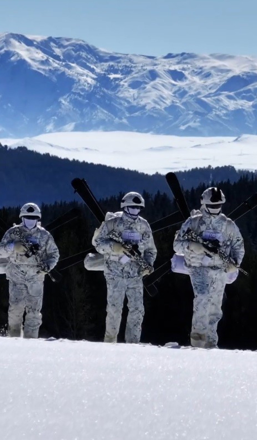 Nefes kesen tatbikat! MSB komandolarının dondurucu soğuktaki performansı dikkat çekti - Resim : 4