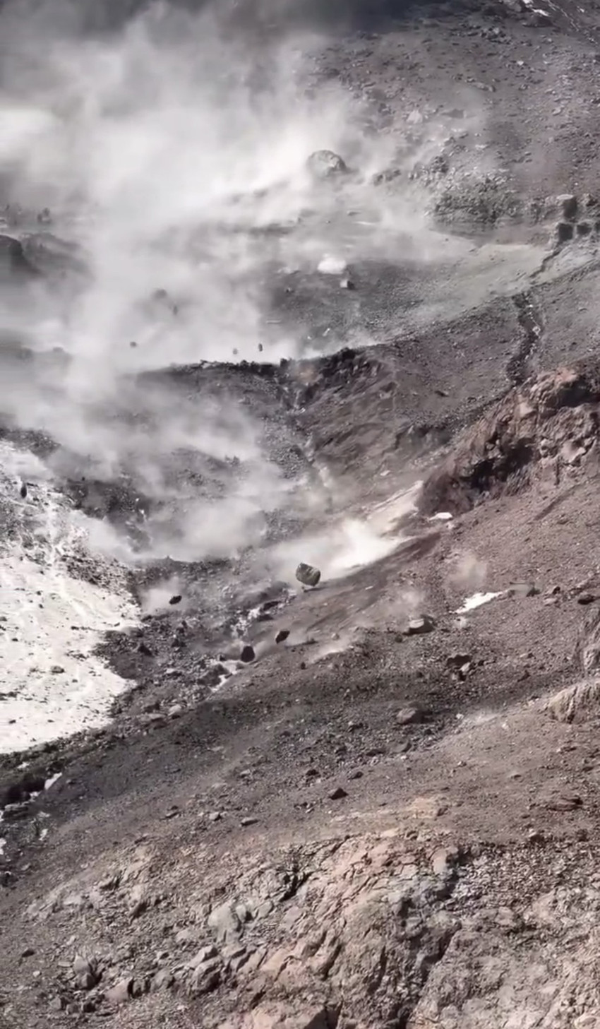 Sıcak hava Ağrı Dağı'nı harekete geçirdi! Kayalar parçalanmaya başladı - Resim : 1