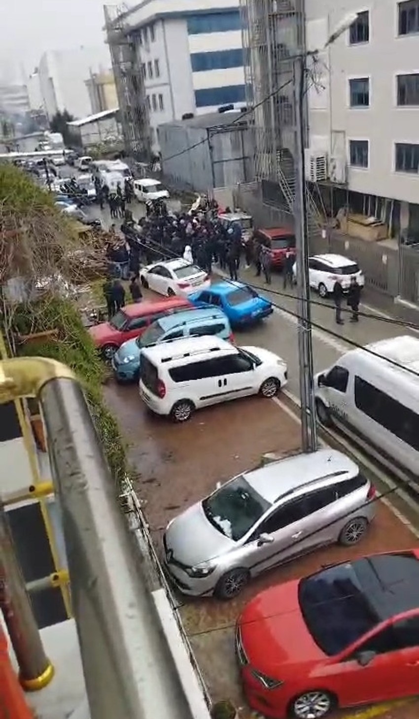 İstanbul'da kan donduran olay: 3 çocuğunun gözü önünde boğdu! - Resim : 1