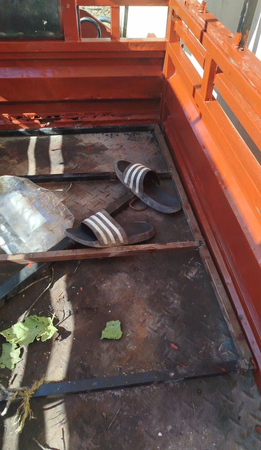 100 bin TL'lik hırsızlıkta terlik detayı! Kendisini mumya gibi sararak kamufle etti - Resim : 1