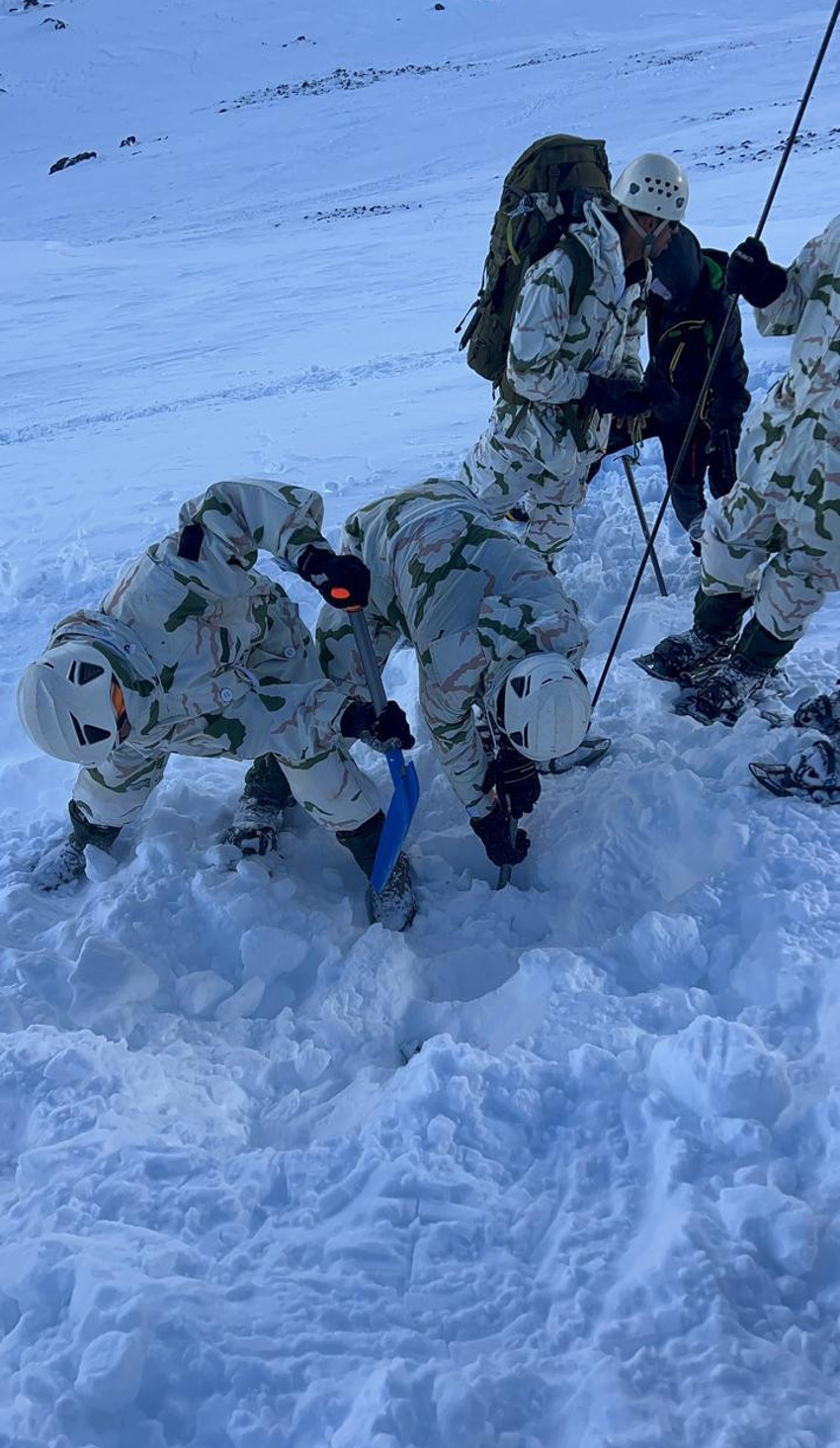 Fas'ta çığ düşmesi sonucu 3 kişi hayatını kaybetti - Resim : 1