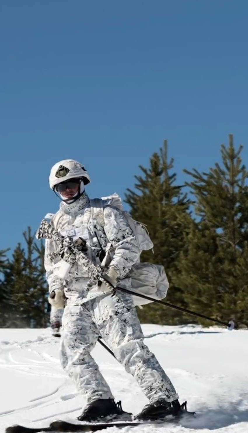 Nefes kesen tatbikat! MSB komandolarının dondurucu soğuktaki performansı dikkat çekti - Resim : 2