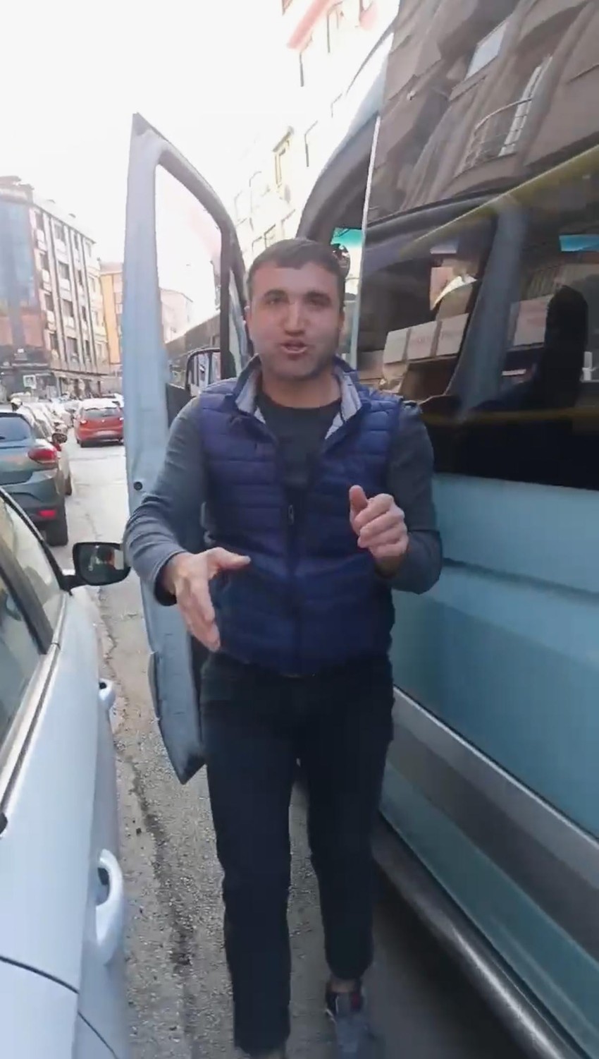 Minibüs şoförlerinin aymazlığı pes dedirtti: Hamile yolcuyu düşünmeden yarıştılar! - Resim : 2