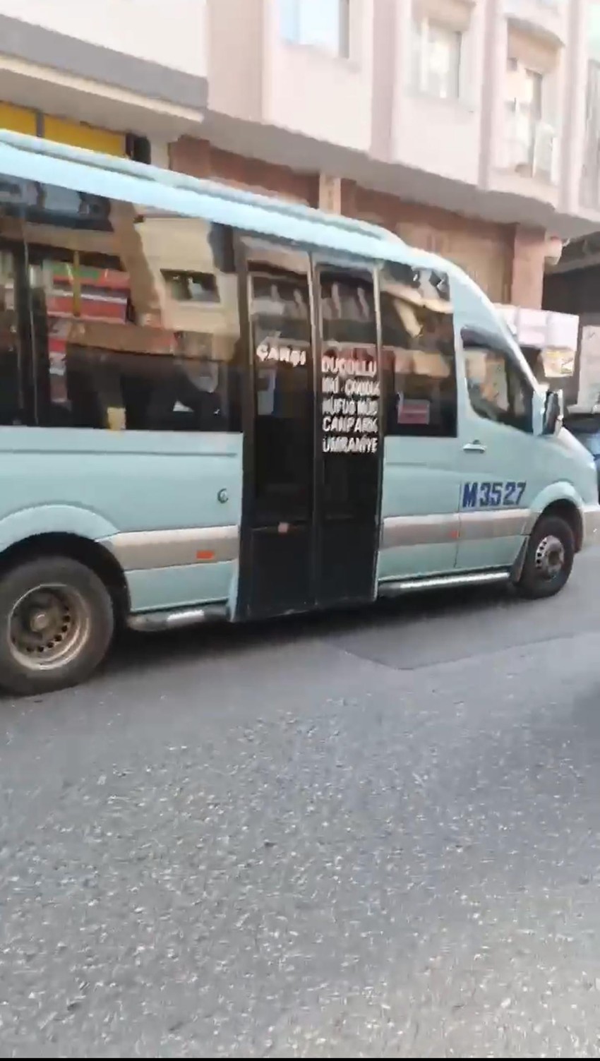 Minibüs şoförlerinin aymazlığı pes dedirtti: Hamile yolcuyu düşünmeden yarıştılar! - Resim : 3