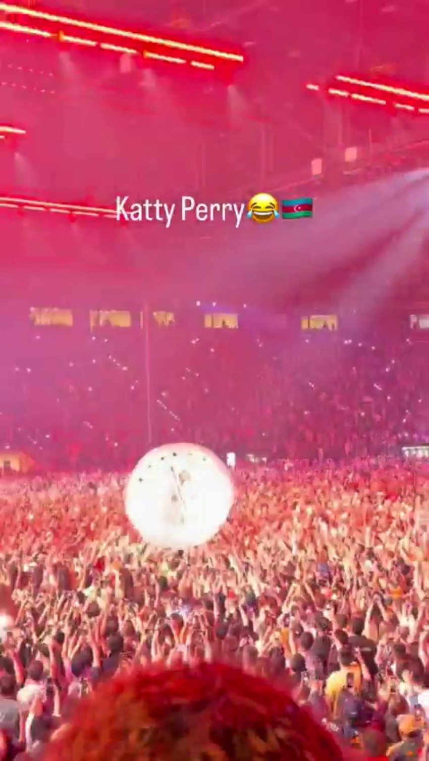 Bakü’de şişeden Katy Perry çıktı: Konserde sıra dışı şov - Resim : 1