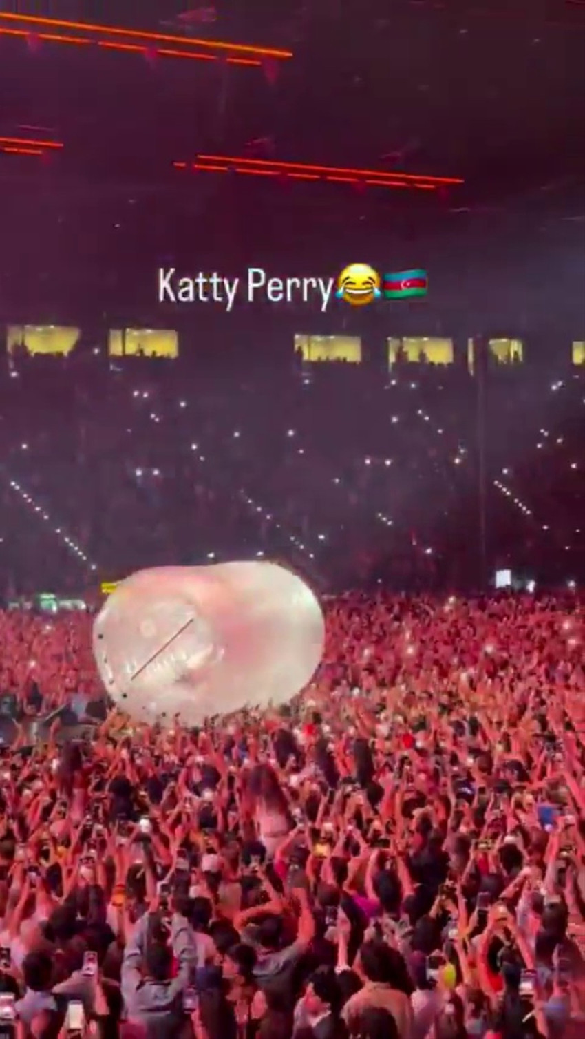Bakü’de şişeden Katy Perry çıktı: Konserde sıra dışı şov - Resim : 2
