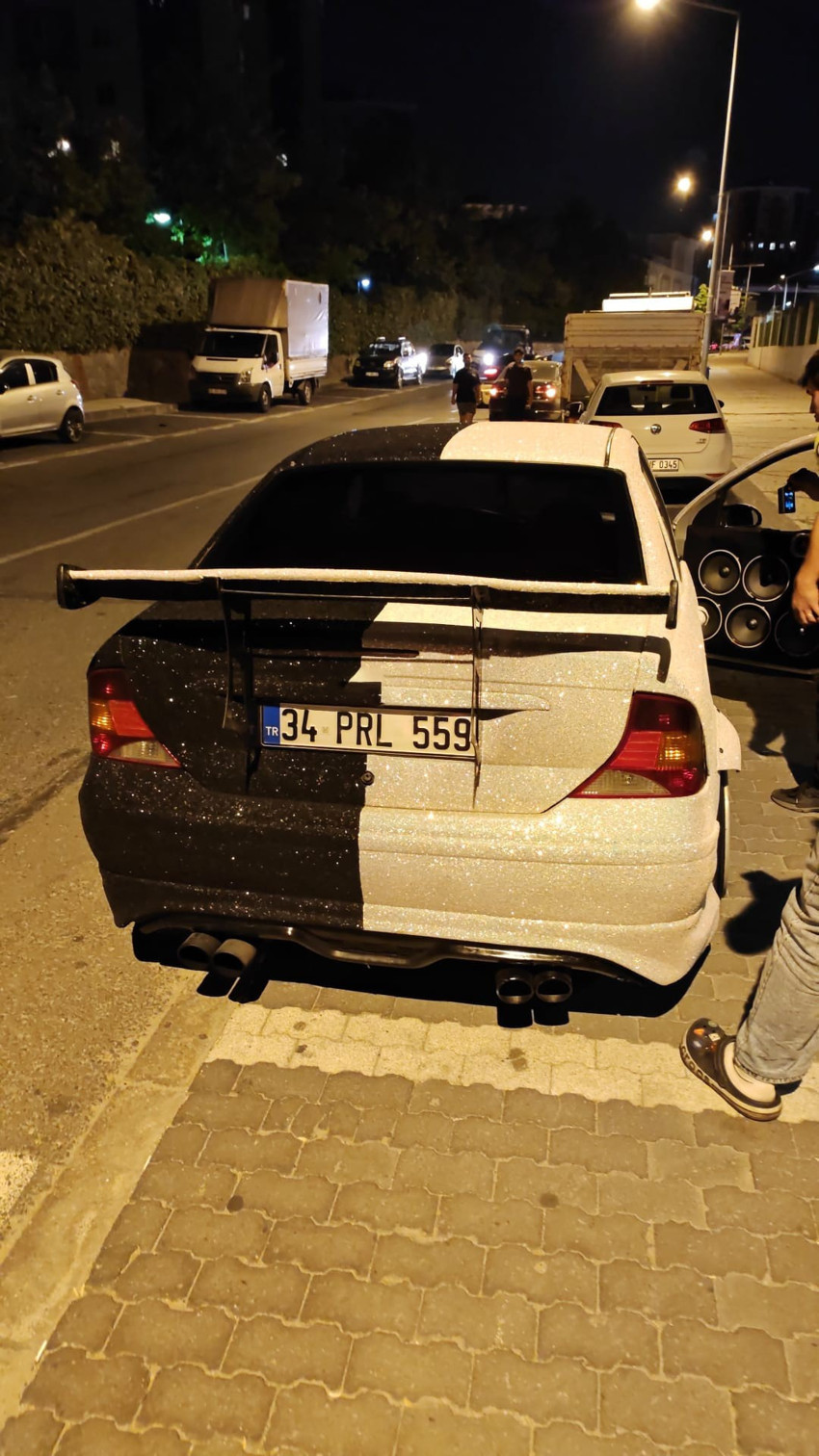 Vatandaş ihbar etti, polis affetmedi! Arabadaki sistemi gören ekipler cezayı kesti - Resim : 2