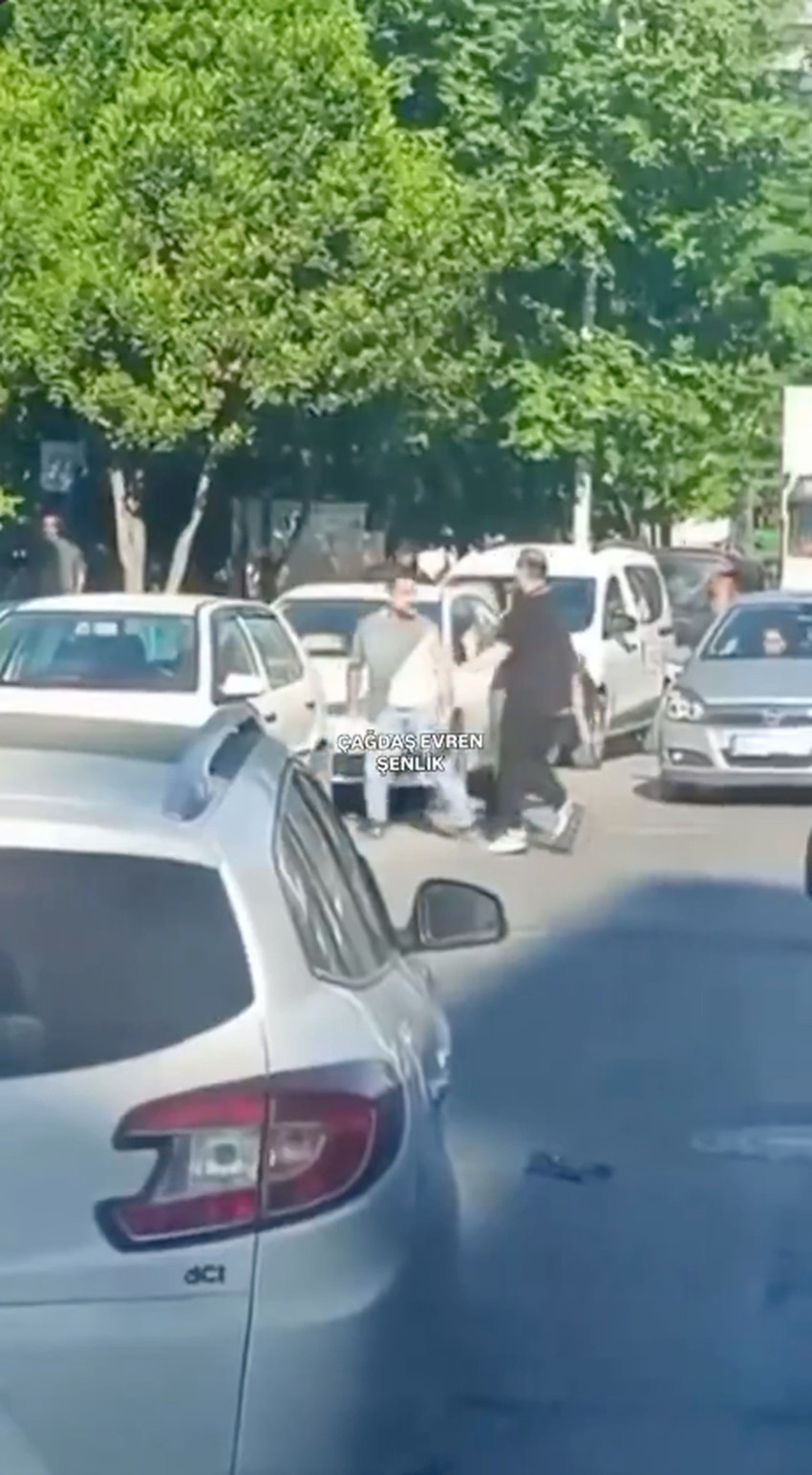 İstanbul'da yol ortasında kanlı hesaplaşma! 25 yaşındaki genç hayatını kaybetti! Kahreden detay ortaya çıktı - Resim : 1