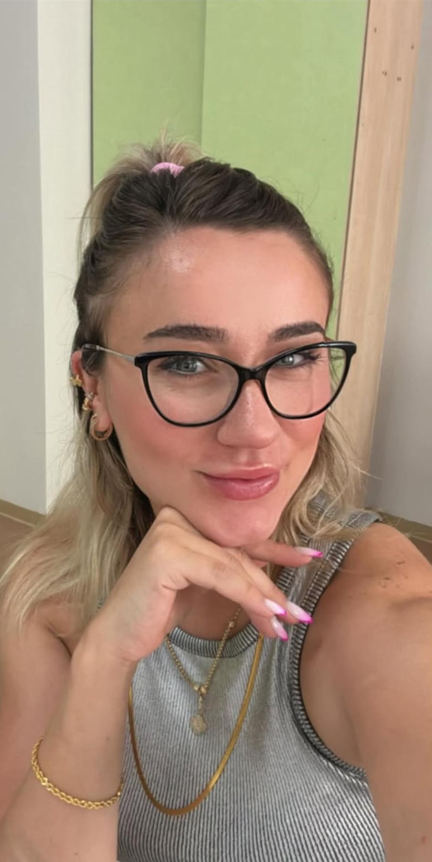 Elif öğretmen 'Beni yıllarca dövdü' dedi, ortalık karıştı! Stadyumda tekme tokat dövdüler - Resim : 3