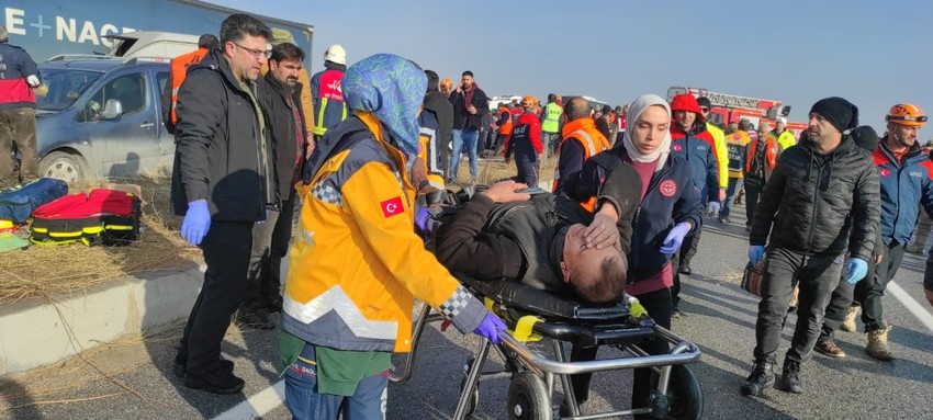 Van'da zincirleme trafik kazası! Çok sayıda yaralı var! - Resim : 3