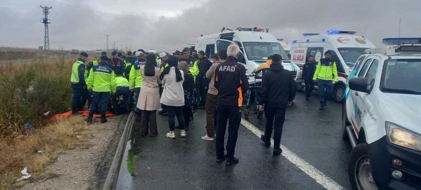 Aksaray'da korkunç kaza! 2 asker şehit, 1 sivil öldü, 3 yaralı - Resim : 1
