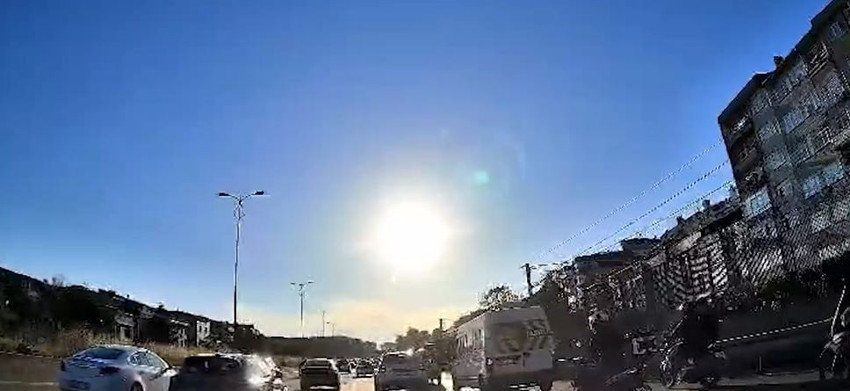 Trafikte makas terörü! Görüntüler araç kamerasına yansıdı: Allah rızası için bırak... 115 bin TL ceza kesildi! - Resim : 1