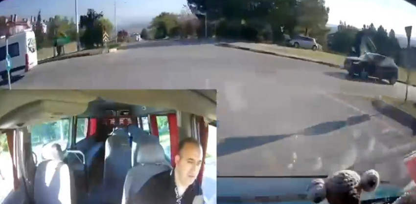 Birbirlerine girdiler! Savcı ve minibüs şoförü arasında trafik kavgası: Adli işlem başlatıldı - Resim : 1