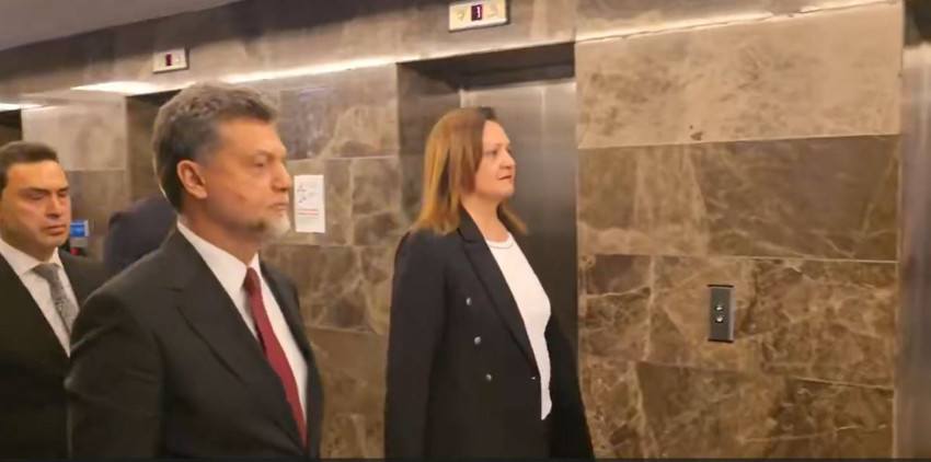Özgür Özel "Kocanı boşa" demişti! AK Parti'ye geçen Burcu Köksal'dan ilk sözler: CHP'ye aile göndermesi - Resim : 3