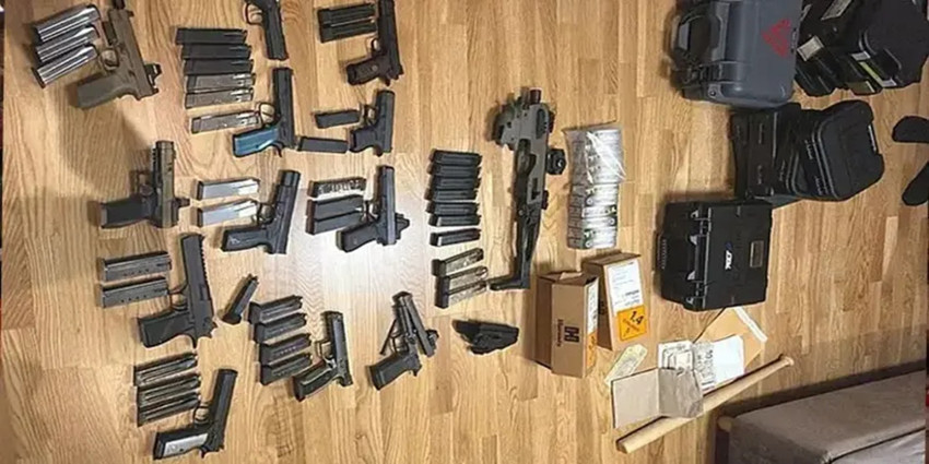 "Alihan Kuriş çıkar amaçlı suç örgütü"ne operasyon! Kardeşinin evinden çok sayıda silah çıktı! - Resim : 1
