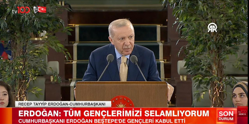 Cumhurbaşkanı Erdoğan Beştepe'de gen&ccedil;lerle buluştu: Bakan Bak ile dikkat &ccedil;eken diyalog: "S&uuml;rpriz ne, kazanacağız desene" - Resim : 2