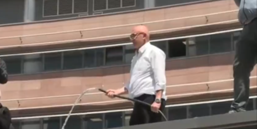 CHP Genel Merkezi'nde tahliye gerginliği! Kapılar kilitlendi, taraflar arasında arbede yaşandı - Resim : 1
