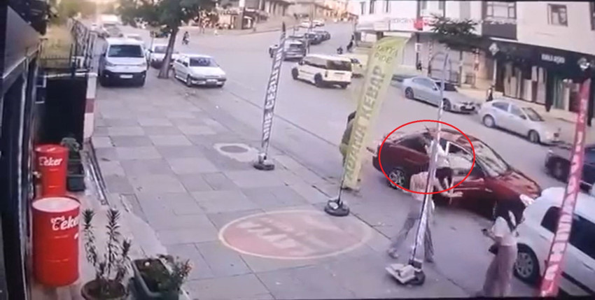 Genç kızları tacizcilerin elinden çekip aldı: Tekme tokat dayak yedi! - Resim : 2
