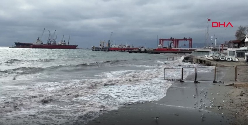 Meteoroloji Genel Müdürlüğü'nden gelen uyarının ardından Marmara Denizi'nde etkili oldu. Tekirdağlı balıkçılar denize açılamadı - Resim : 1