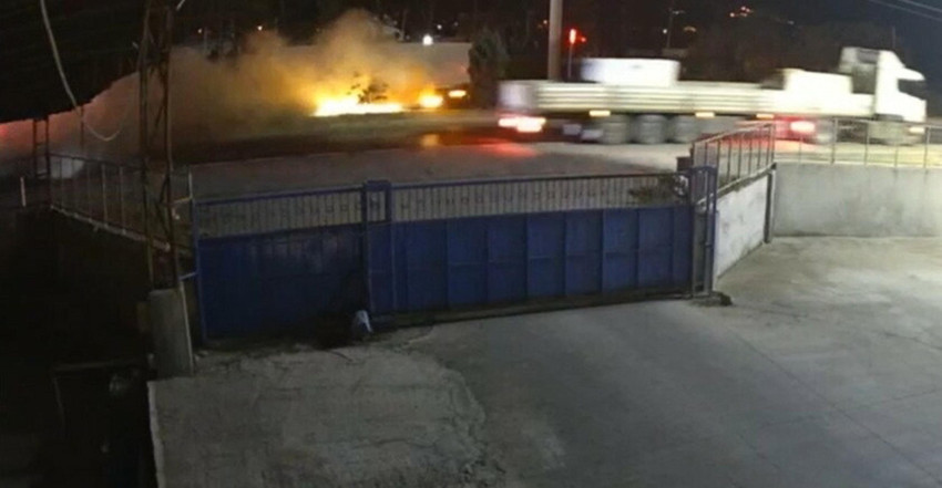 Otomobil ikiye ayrılıp, alev aldı: 1'i çocuk 5 kişi öldü! Yürek yakan kaza anı kamerada! - Resim : 4