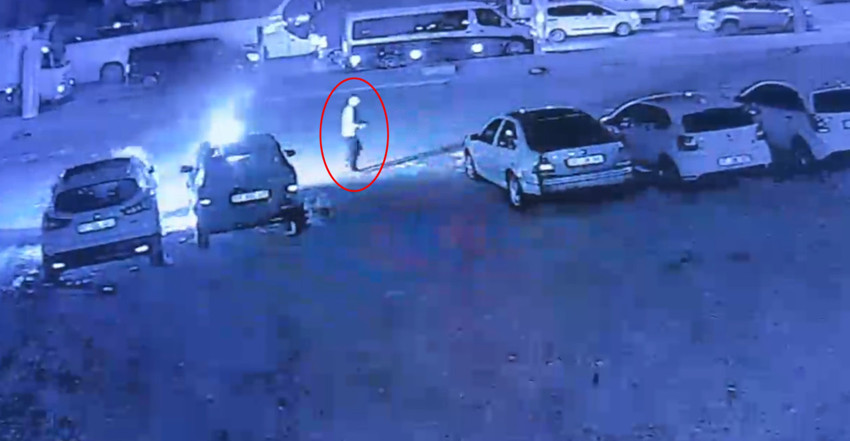 Antalya'da gece yarısı elinde bidonla geldi, 6 otomobili ateşe verdi! O anlar kamerada - Resim : 3