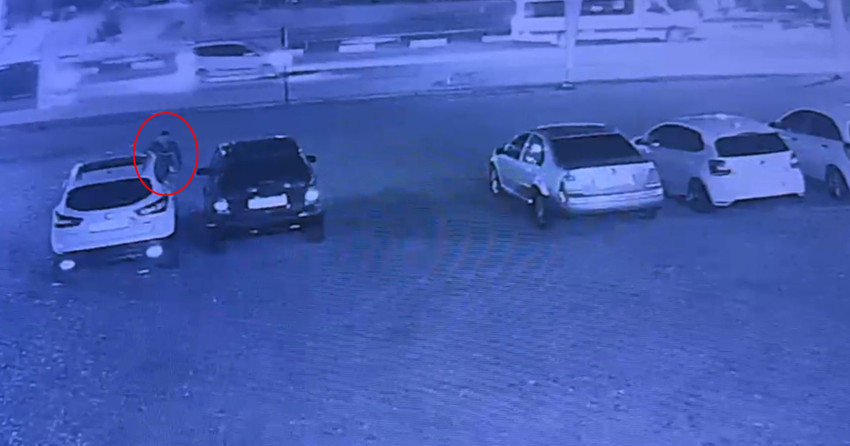 Antalya'da gece yarısı elinde bidonla geldi, 6 otomobili ateşe verdi! O anlar kamerada - Resim : 2