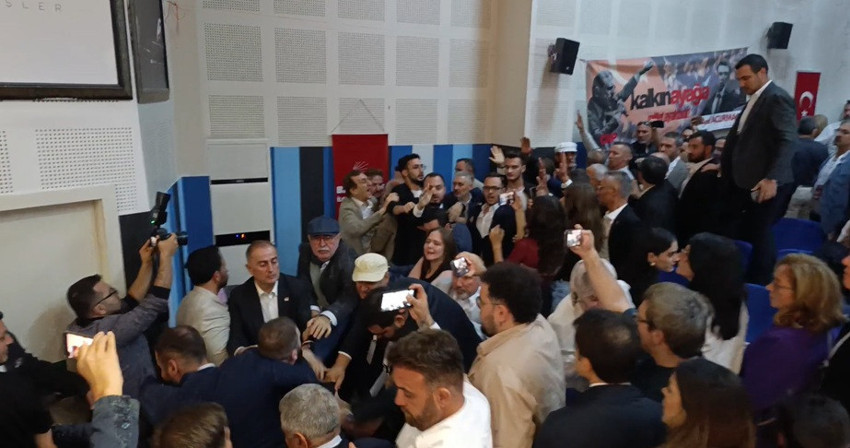 CHP ilçe kongresinde kavga! Partililer birbirine girdi - Resim : 1